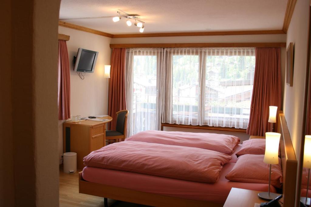 Cresta Hotel Клостерс Екстериор снимка