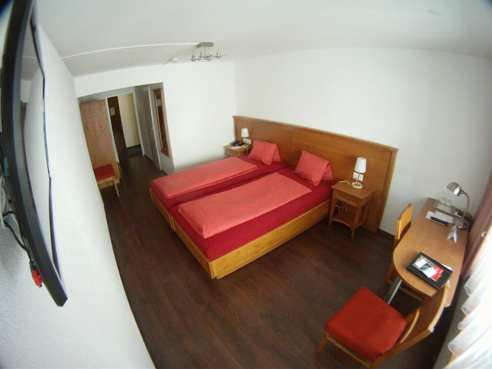 Cresta Hotel Клостерс Екстериор снимка