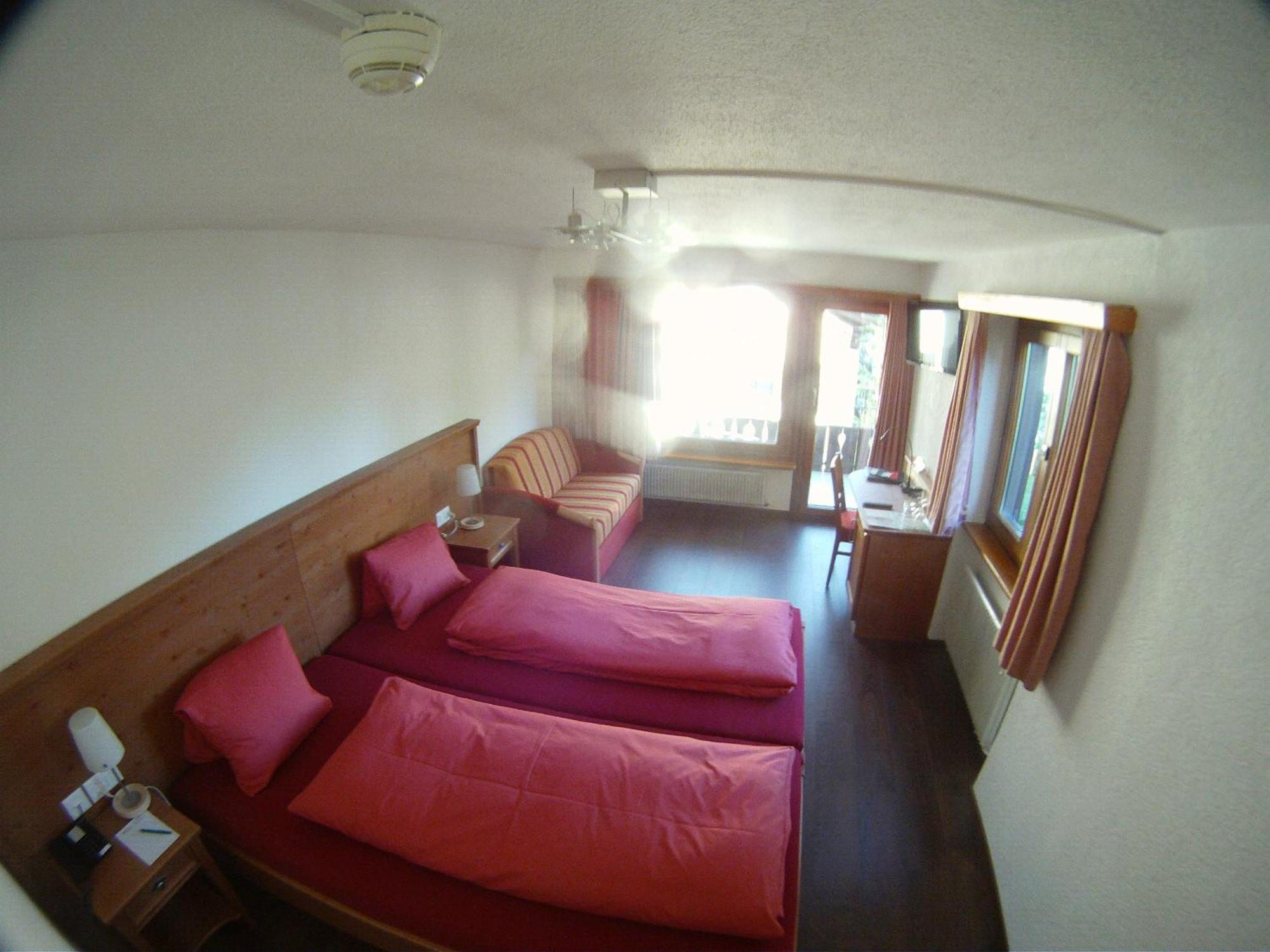 Cresta Hotel Клостерс Екстериор снимка