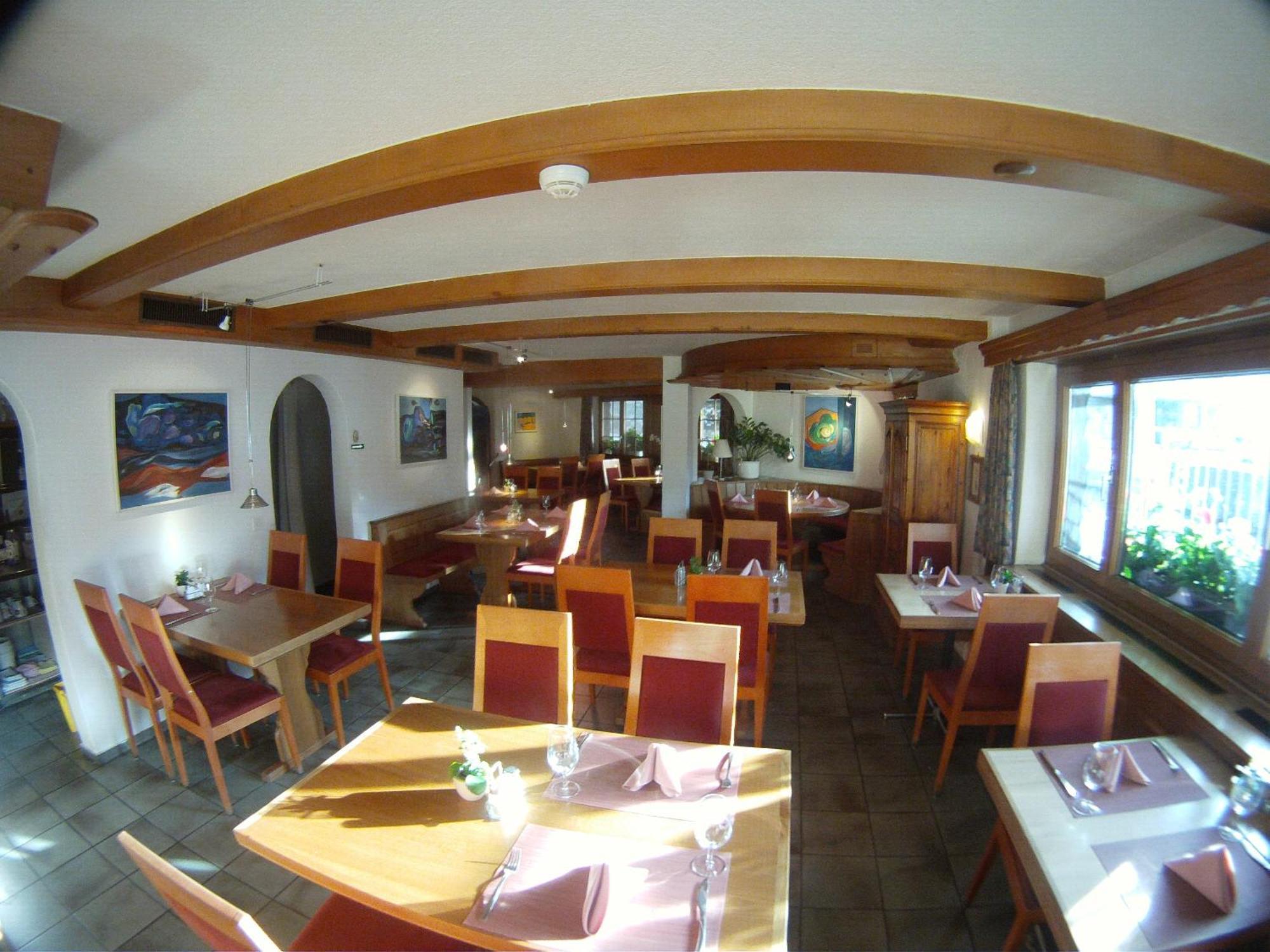 Cresta Hotel Клостерс Екстериор снимка