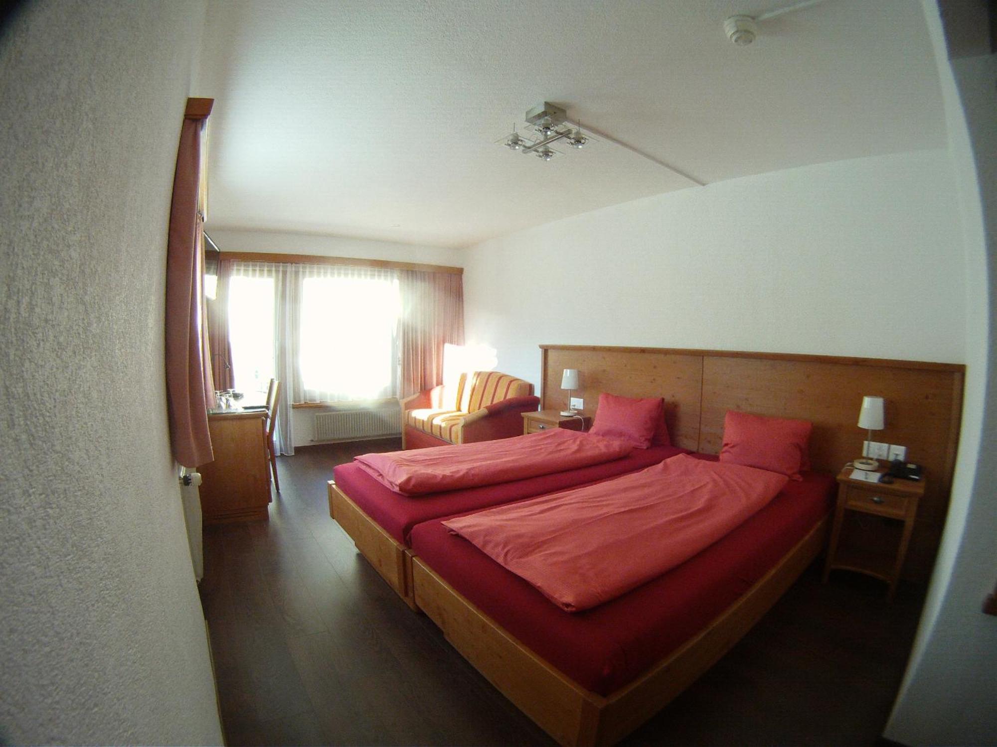 Cresta Hotel Клостерс Екстериор снимка