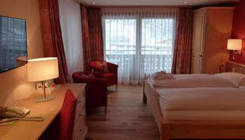 Cresta Hotel Клостерс Екстериор снимка